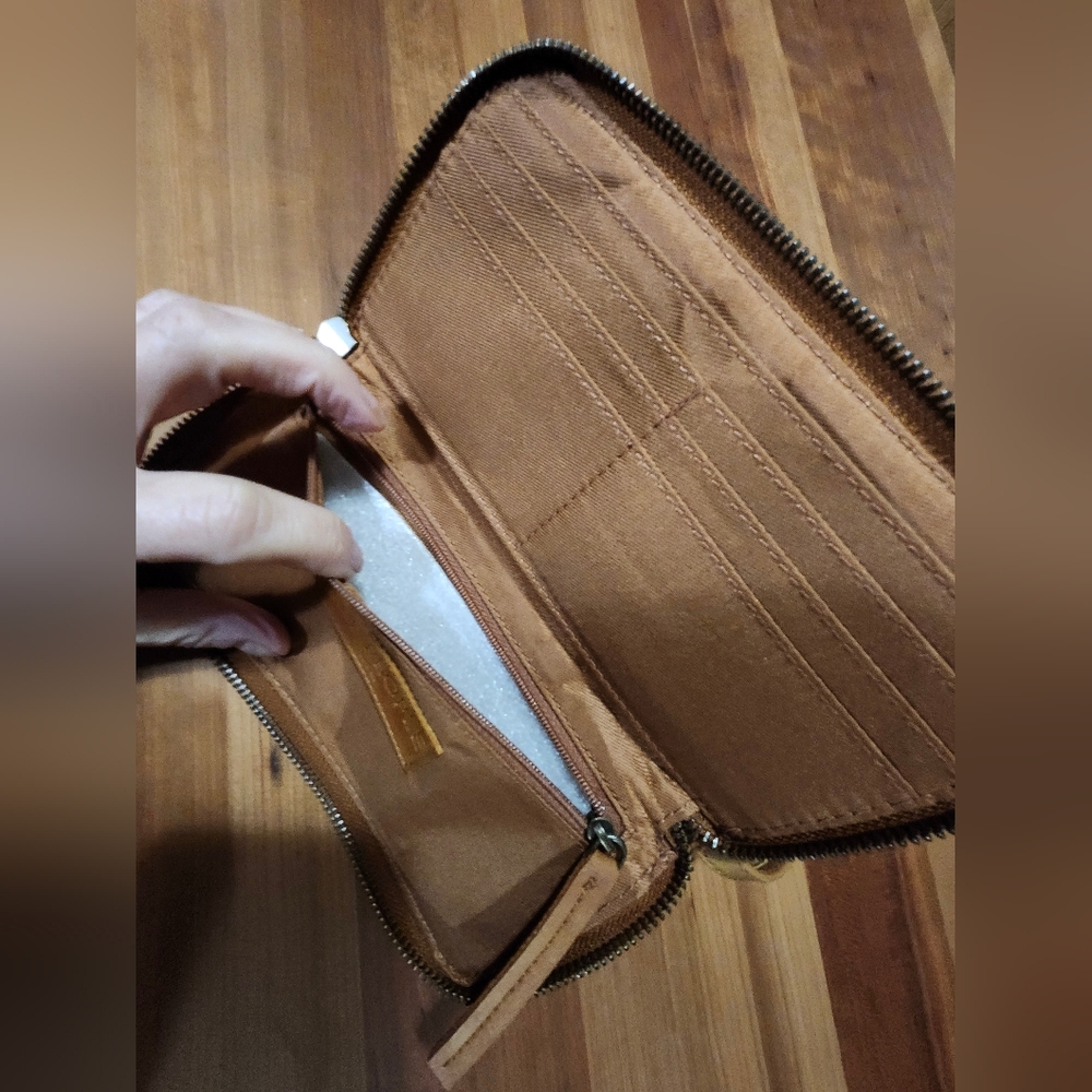 Nwot, FREE PEOPLE Distressed Tan Vegan Leather Wallet/ Wristlet.. Final Price - Picture 7 of 10